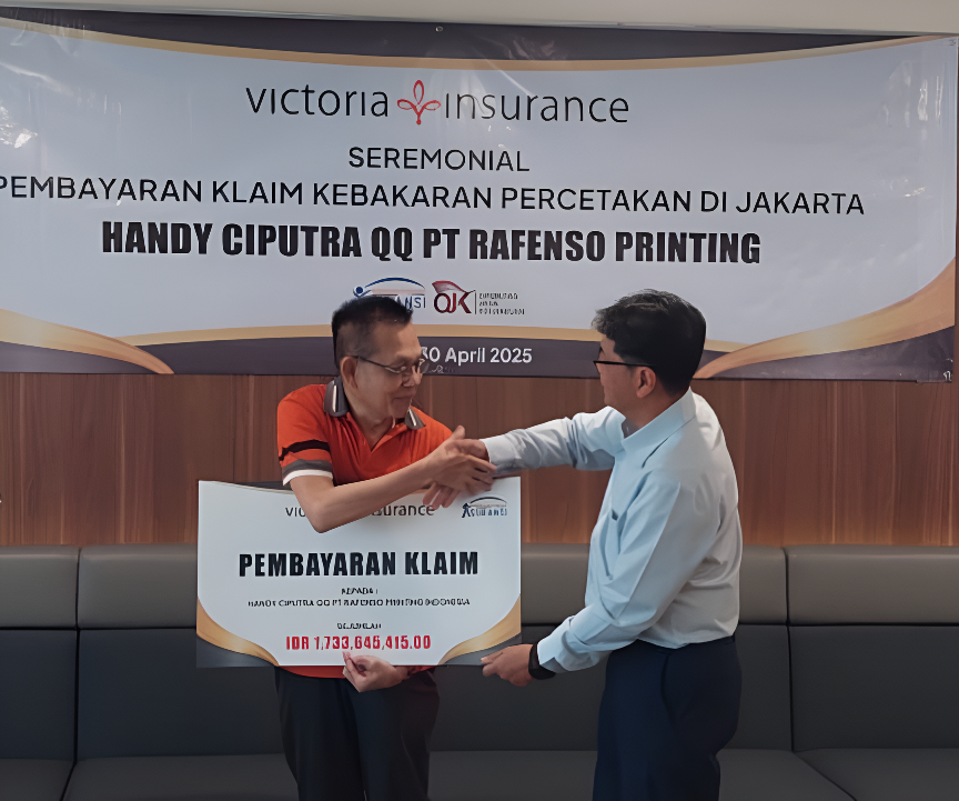 PENYERAHAN KLAIM SECARA SIMBOLIS DARI BAPAK SUWANDI KEPADA BAPAK HANDY